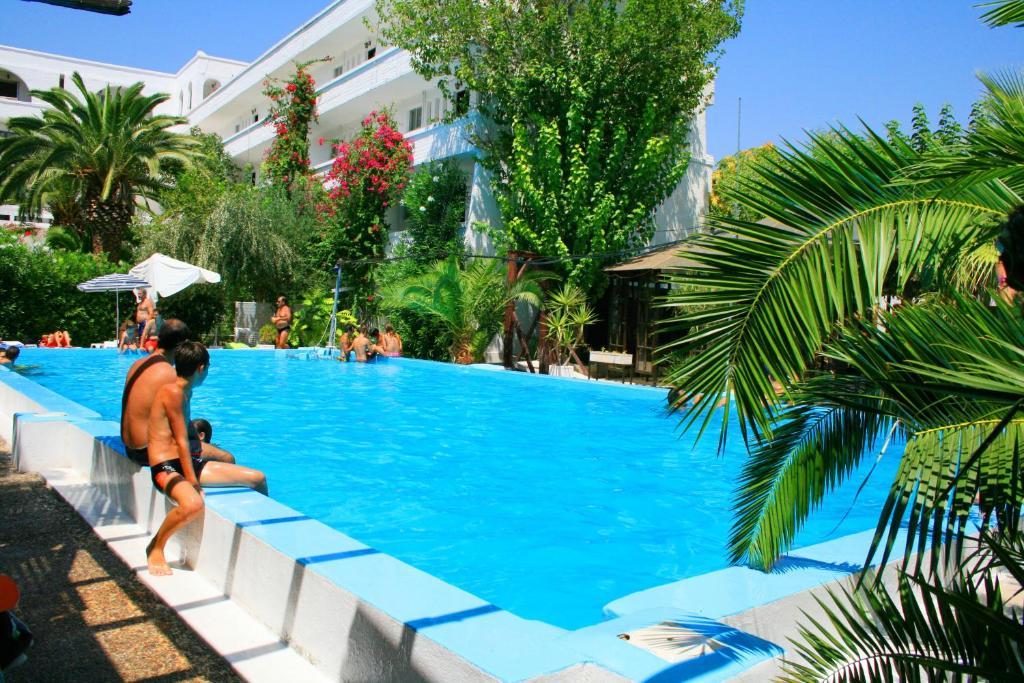 איוי תיאודורי Siagas Beach Hotel מראה חיצוני תמונה